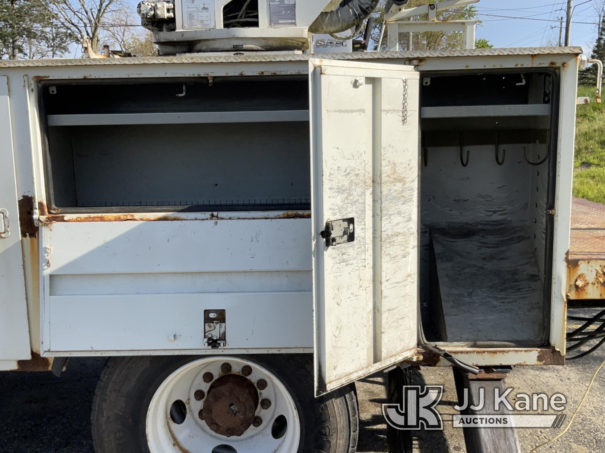 (Miamisburg, OH) HiRanger HRX-55, Material Handling Bucket Truck rear mounted on 2009 International