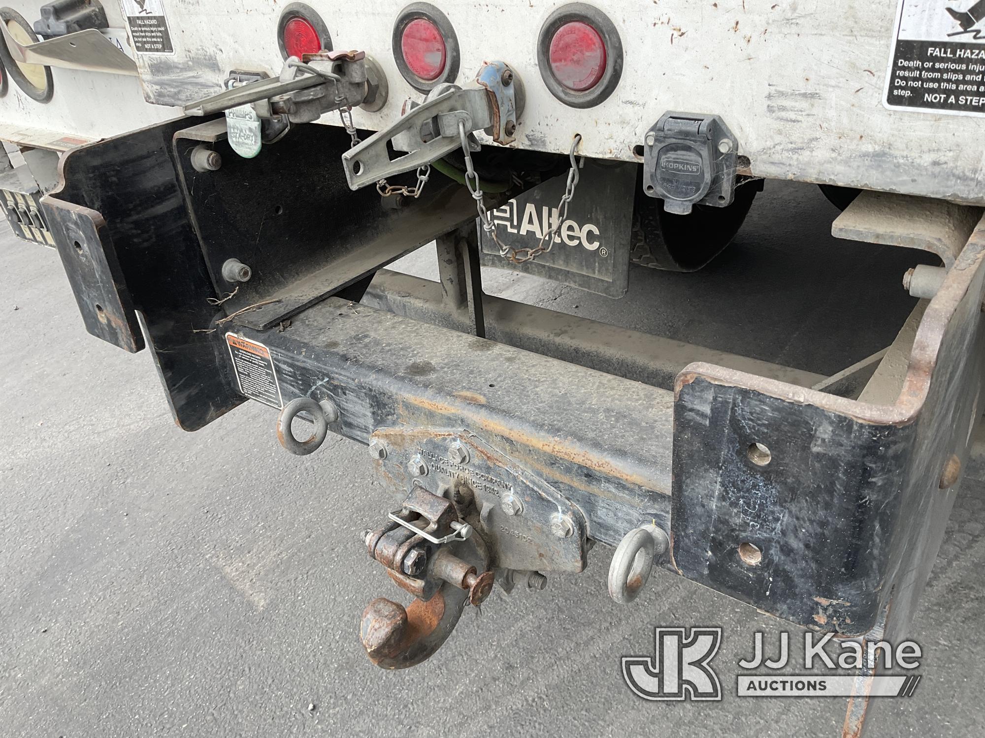 (Jurupa Valley, CA) Altec AA55, Material Handling Bucket , 2016 International 7300 4X4 Utility Truck