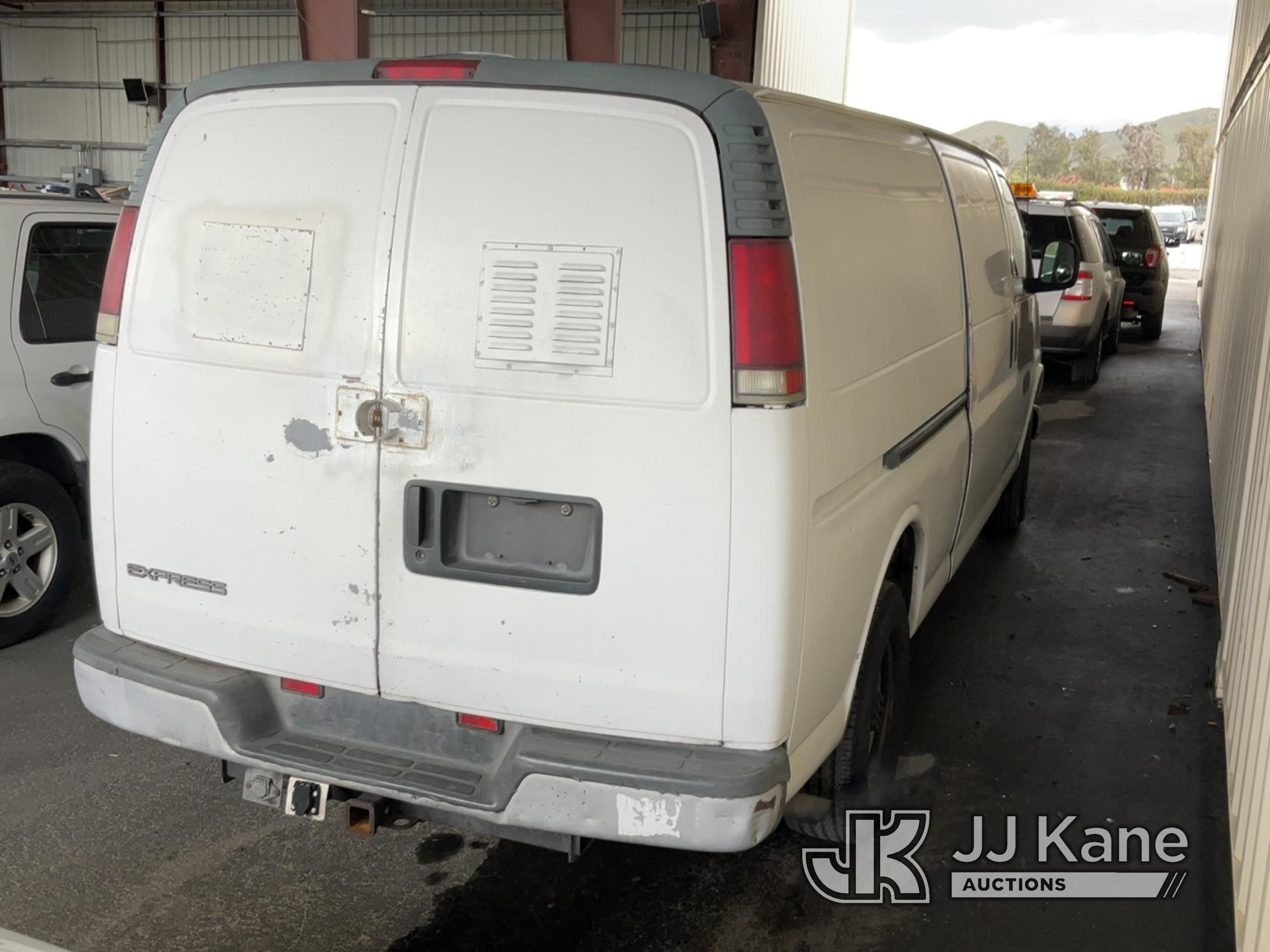 (Jurupa Valley, CA) 1999 Chevrolet Express G3500 Extended Cargo Van Runs & Moves, Paint Damage, Chec