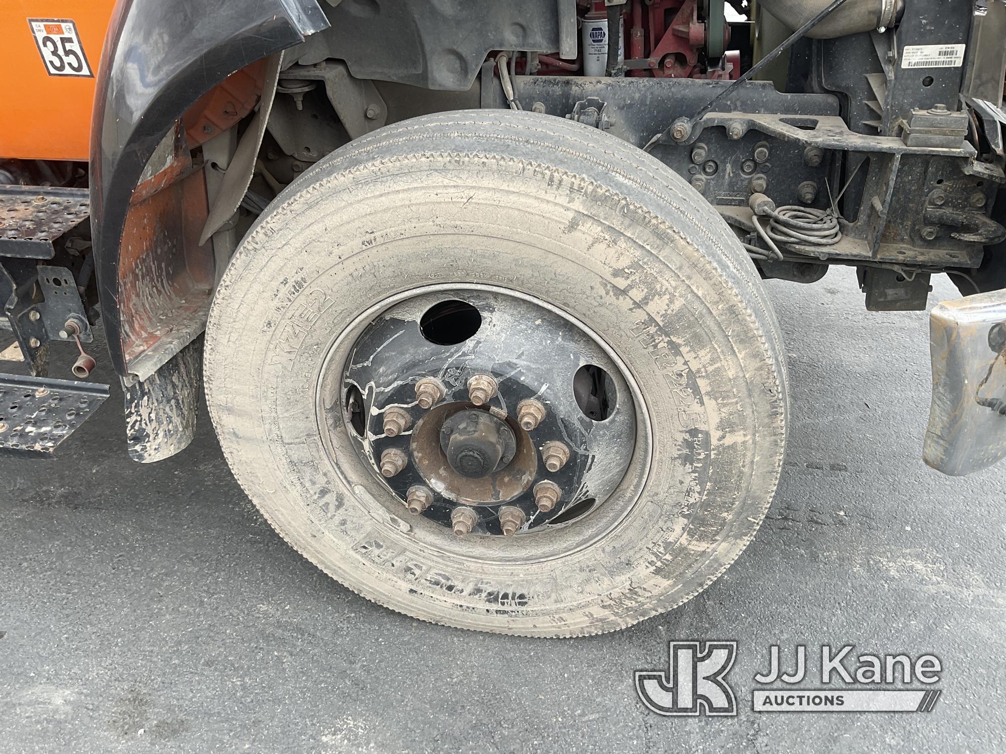(Jurupa Valley, CA) HiRanger XT55, Bucket , 2010 Ford F750 Chipper Dump Truck Runs & Moves, Upper Op