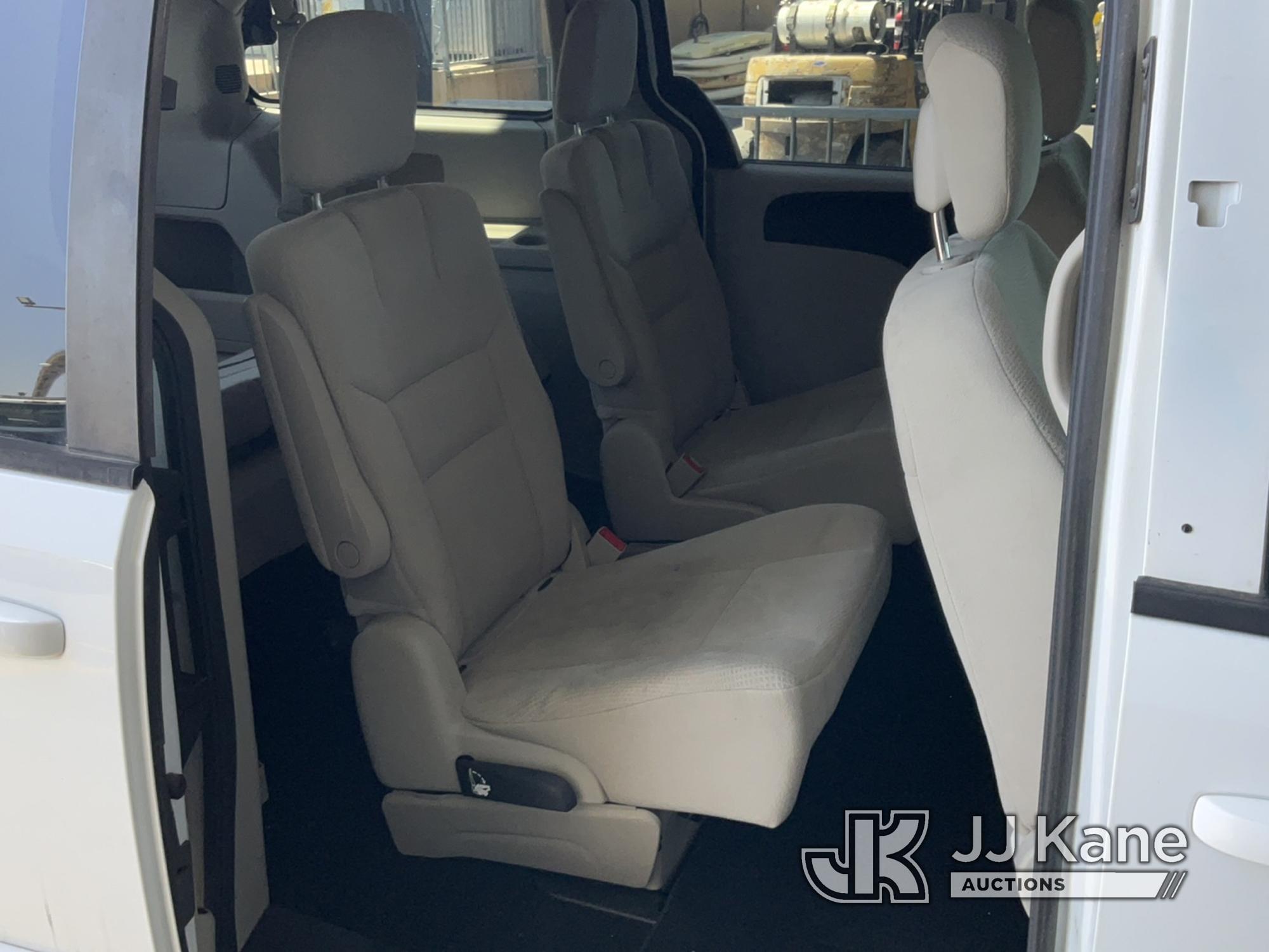(Jurupa Valley, CA) 2015 Dodge Grand Caravan SE Mini Passenger Van Runs & Moves