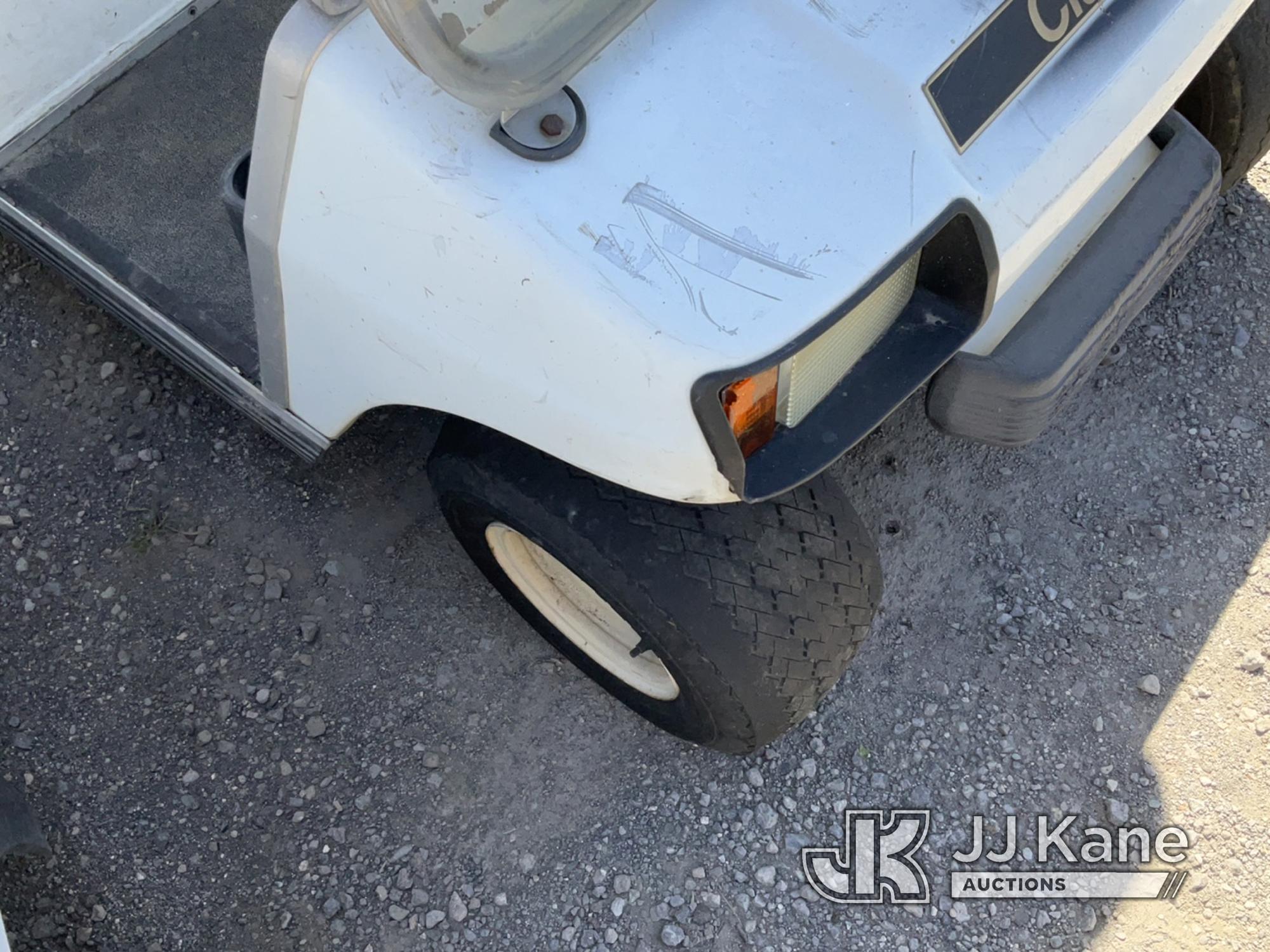 (Jurupa Valley, CA) 1998 Club Car Golf Cart Golf Cart Not Running , No Key , Missing Parts , Bad Tir