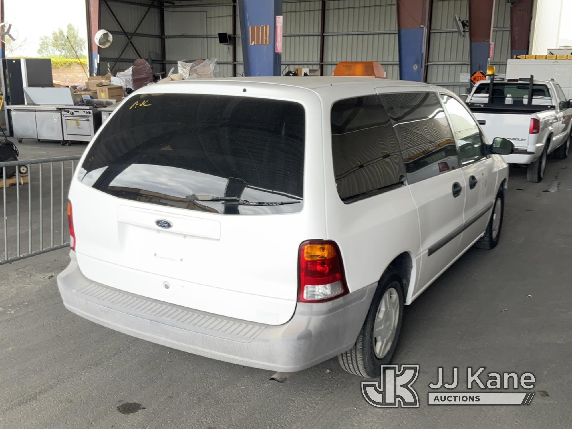 (Jurupa Valley, CA) 2002 Ford Passenger Van Runs & Moves