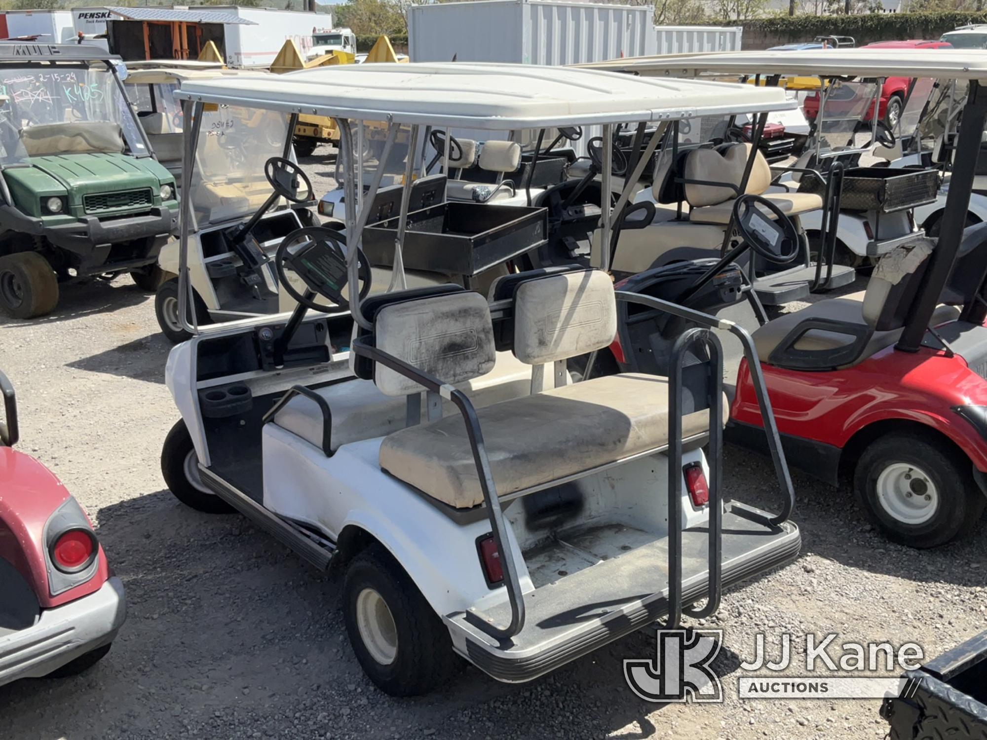 (Jurupa Valley, CA) 1998 Club Car Golf Cart Golf Cart Not Running , No key , Missing  parts , Body D