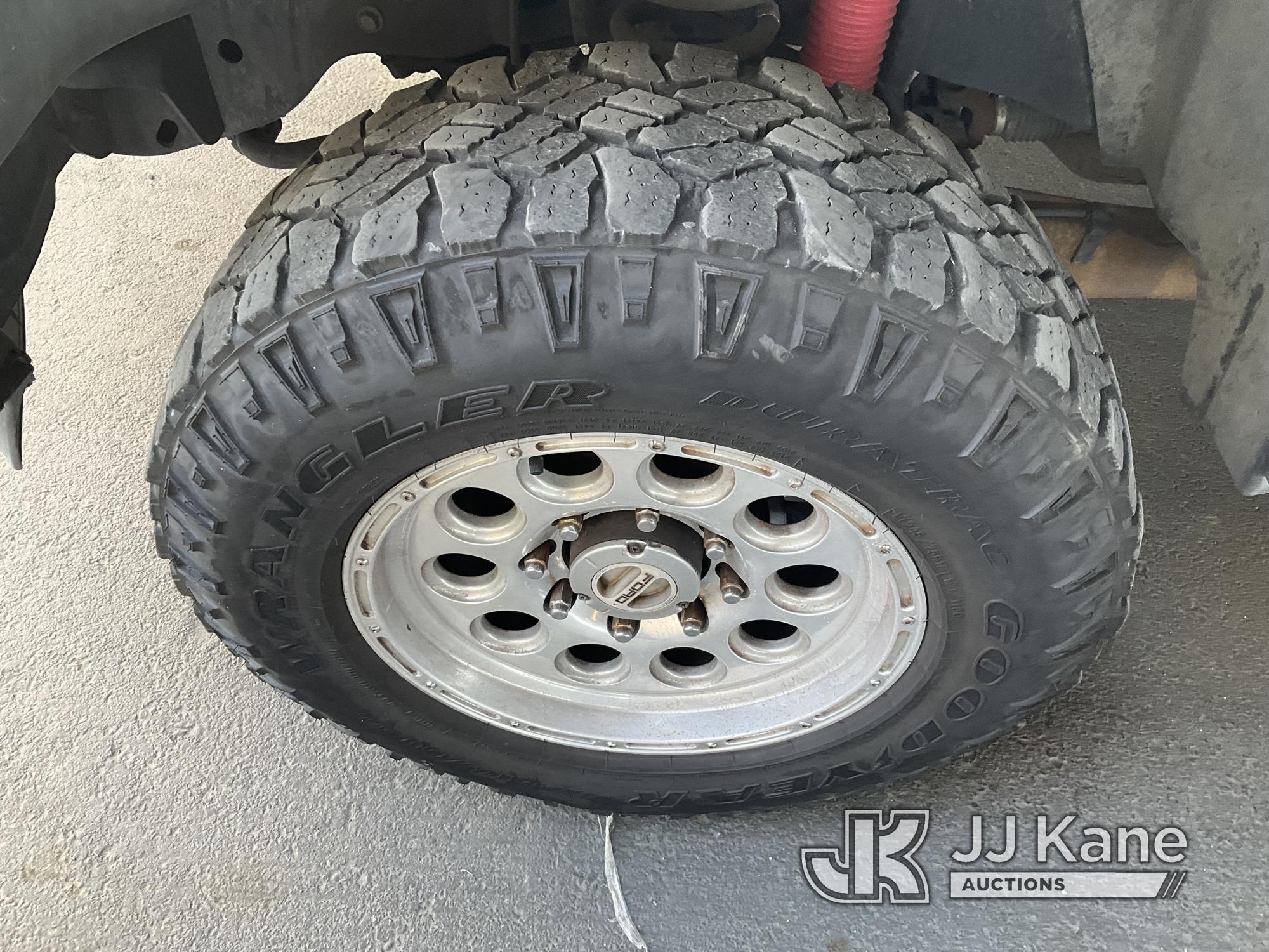 (Jurupa Valley, CA) 2009 Ford F250 4x4 XL Extended-Cab Pickup Truck Run & Moves Tire Light Is On