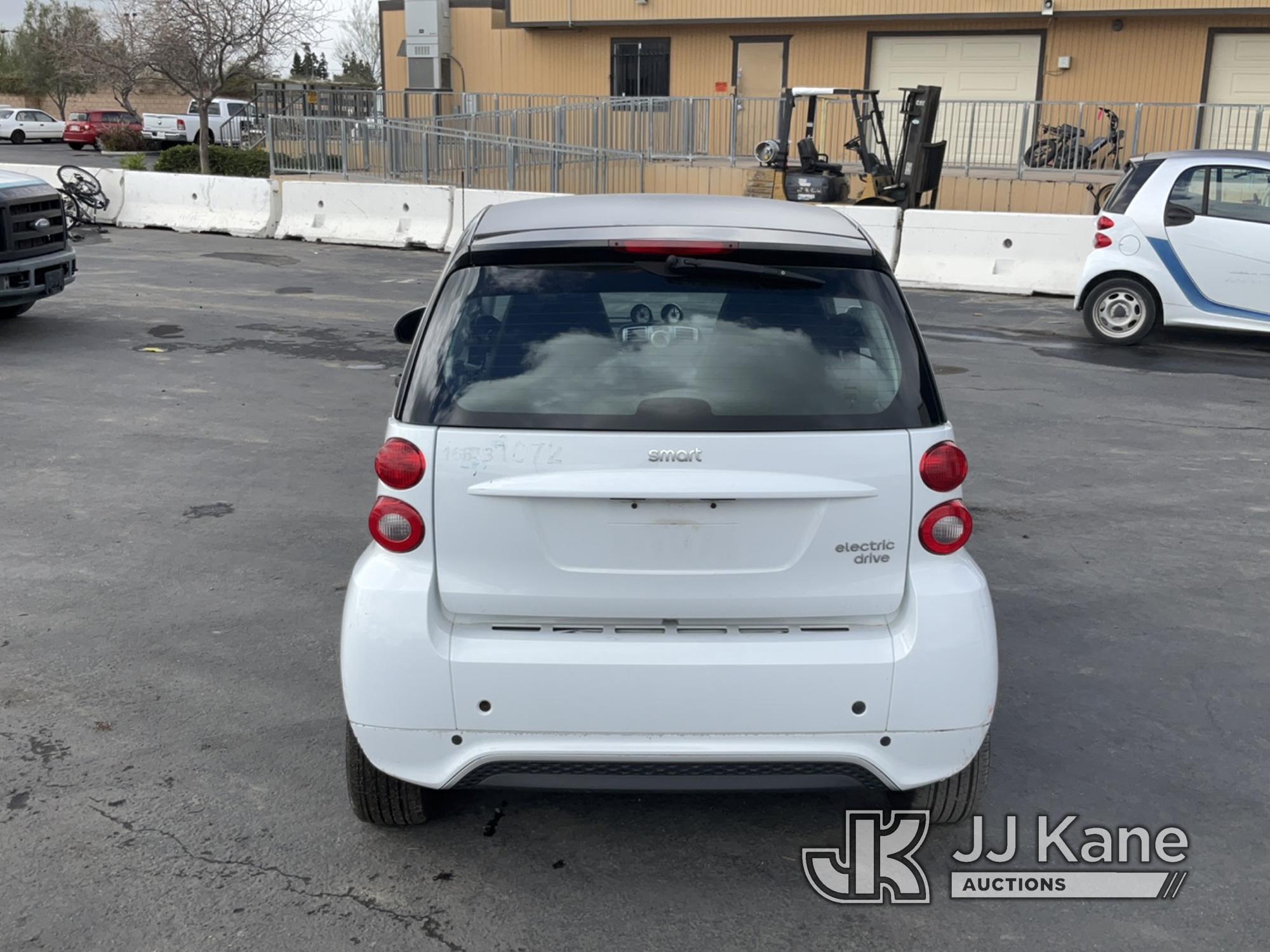 (Jurupa Valley, CA) 2015 smart fortwo electric coupe Not Running , Missing Charger
