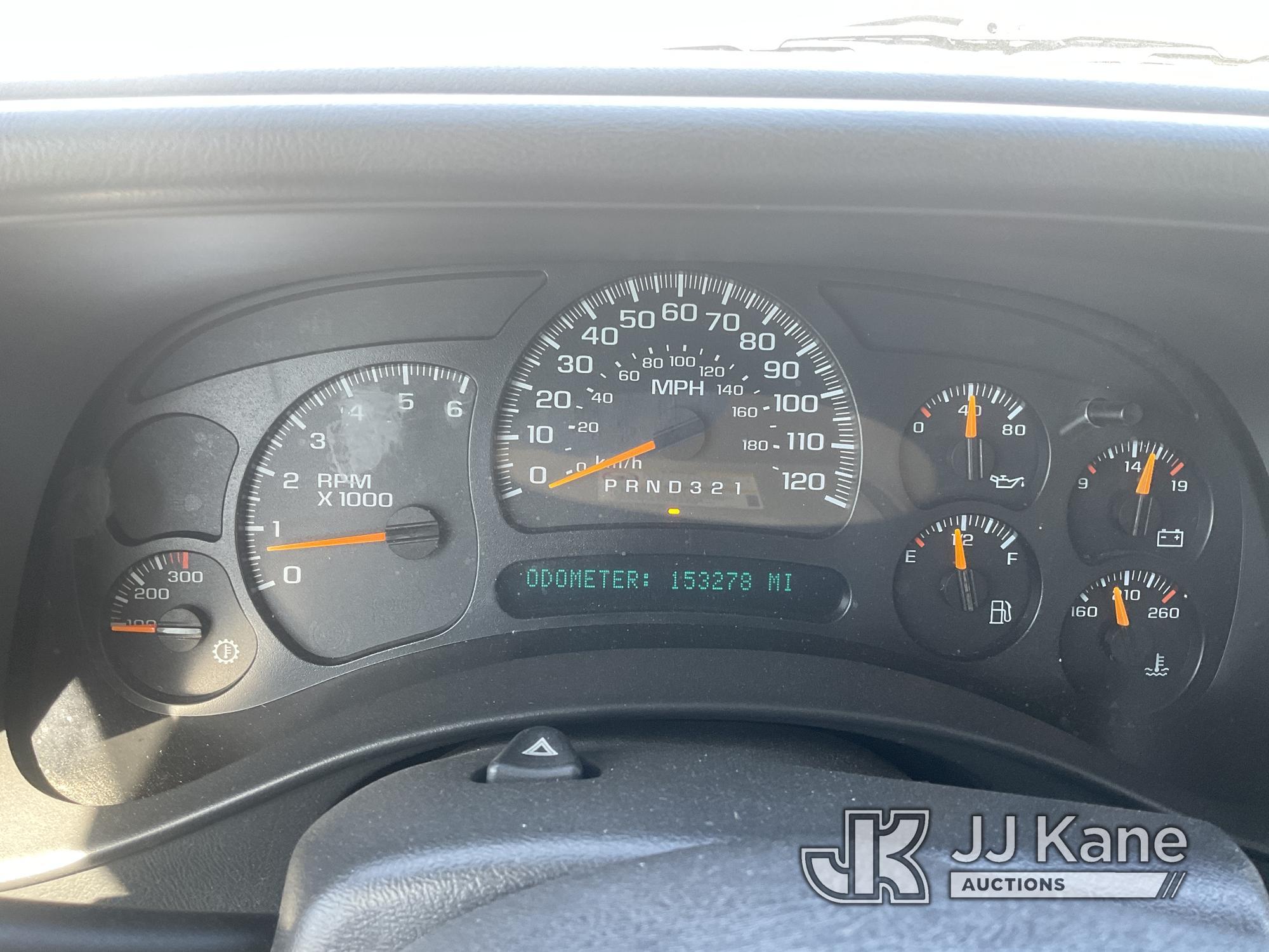 (Jurupa Valley, CA) 2006 Chevrolet Silverado 2500HD Extended-Cab Utility Truck Runs & Moves