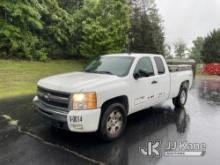 2011 Chevrolet Silverado 1500 Extended-Cab Pickup Truck Runs & Moves) (Jump to Start