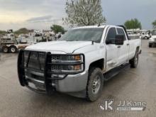 (Kansas City, MO) 2019 Chevrolet Silverado 2500HD 4x4 Crew-Cab Pickup Truck Wrecked) (Runs & Moves)