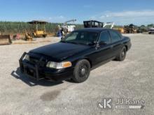 2011 Ford Crown Victoria Police Interceptor Sedan 4 Dr Runs & Moves)