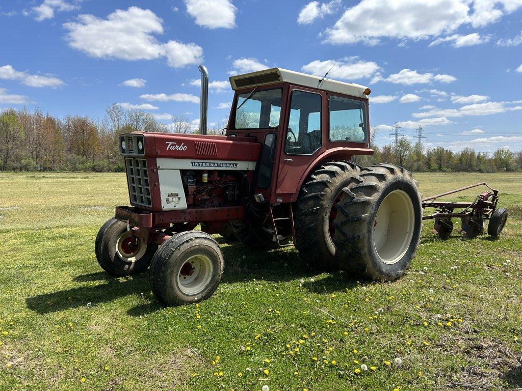 INTERNATIONAL FARMALL 1566 TRACTOR, CAB, 3PT, PTO, 2-REMOTES, PTO, 540 & 1000, 18.4-38 REAR DUALS, 5