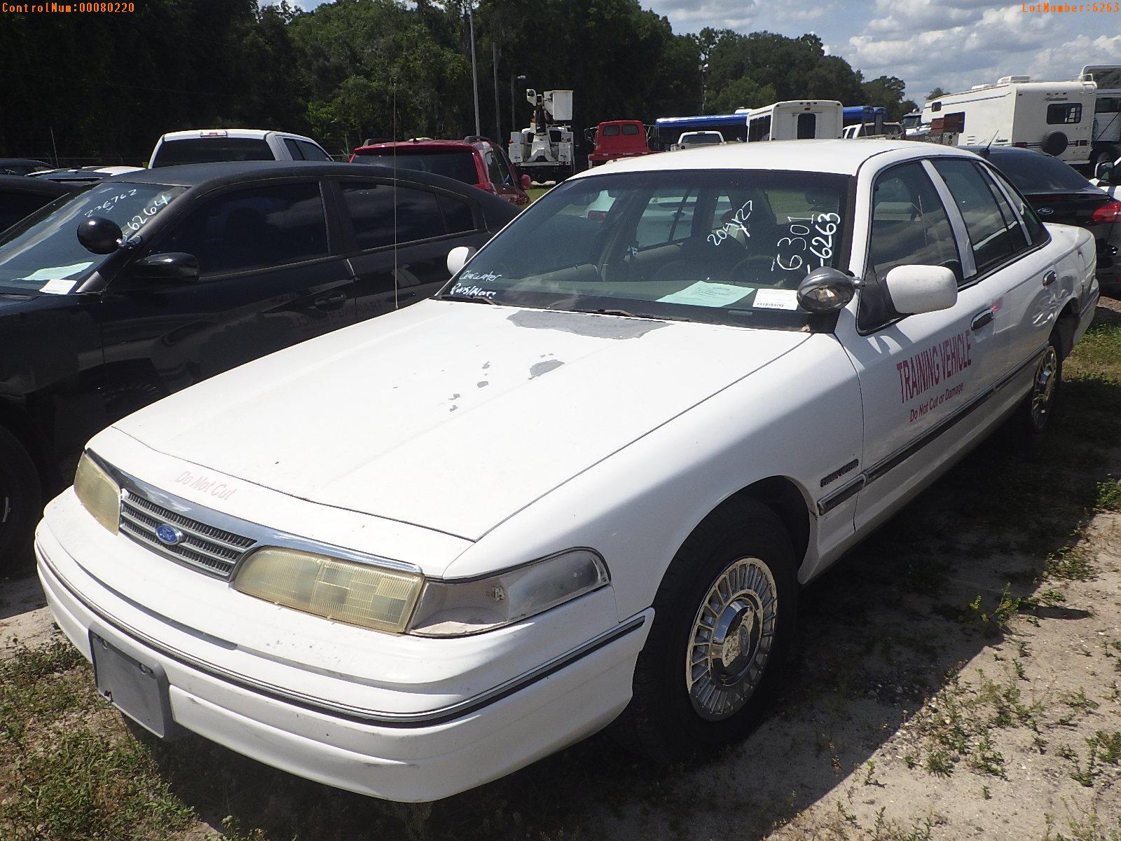 5-06263 (Cars-Sedan 4D)  Seller: Gov-City Of Clearwater 1994 FORD CROWNVIC