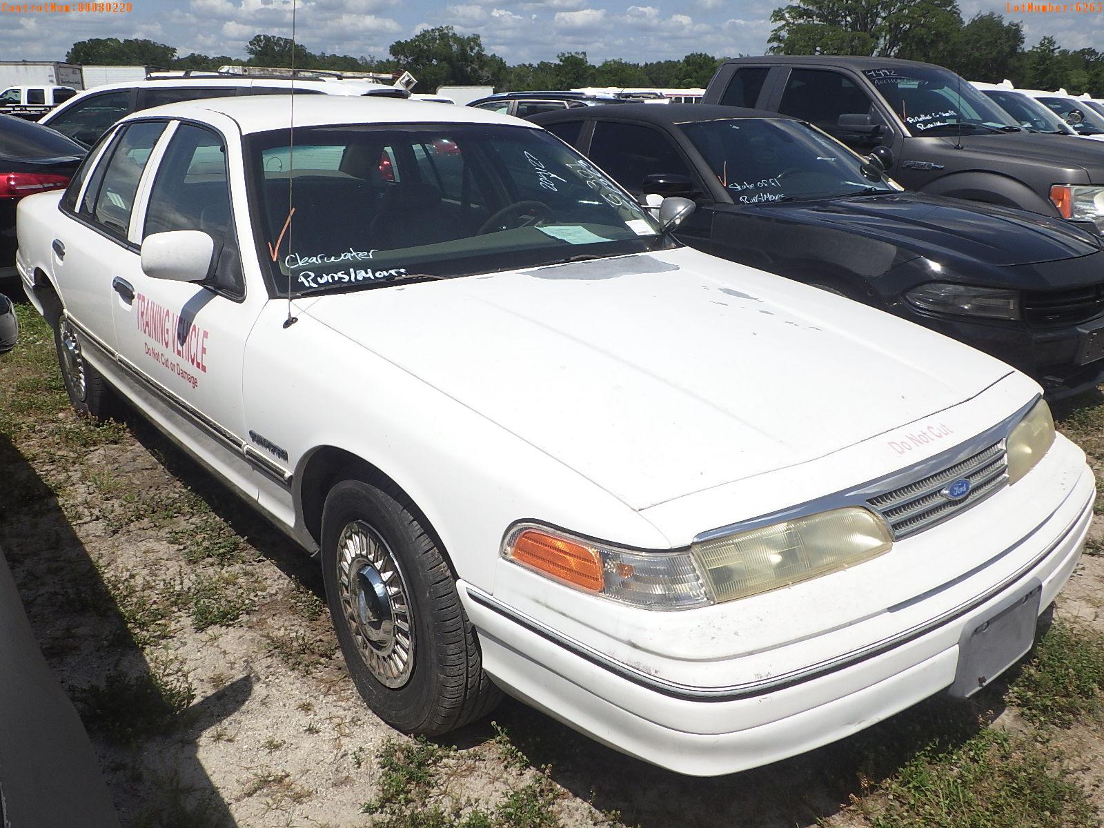 5-06263 (Cars-Sedan 4D)  Seller: Gov-City Of Clearwater 1994 FORD CROWNVIC