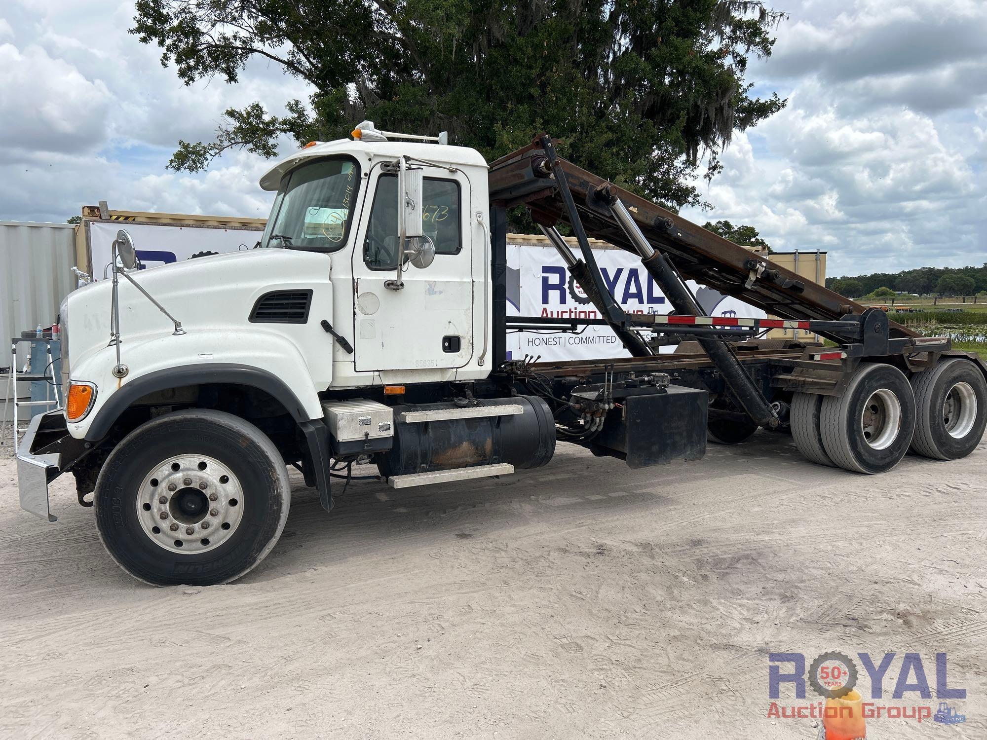 2005 Mack CV713 Galbreath U5-OR-174 Tandem Rolloff Truck