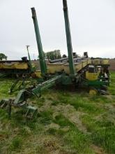 JD 7000 12 ROW FRONT FOLD PLANTER, DRY FERTILIZER, HYD. FILL AUGERS,