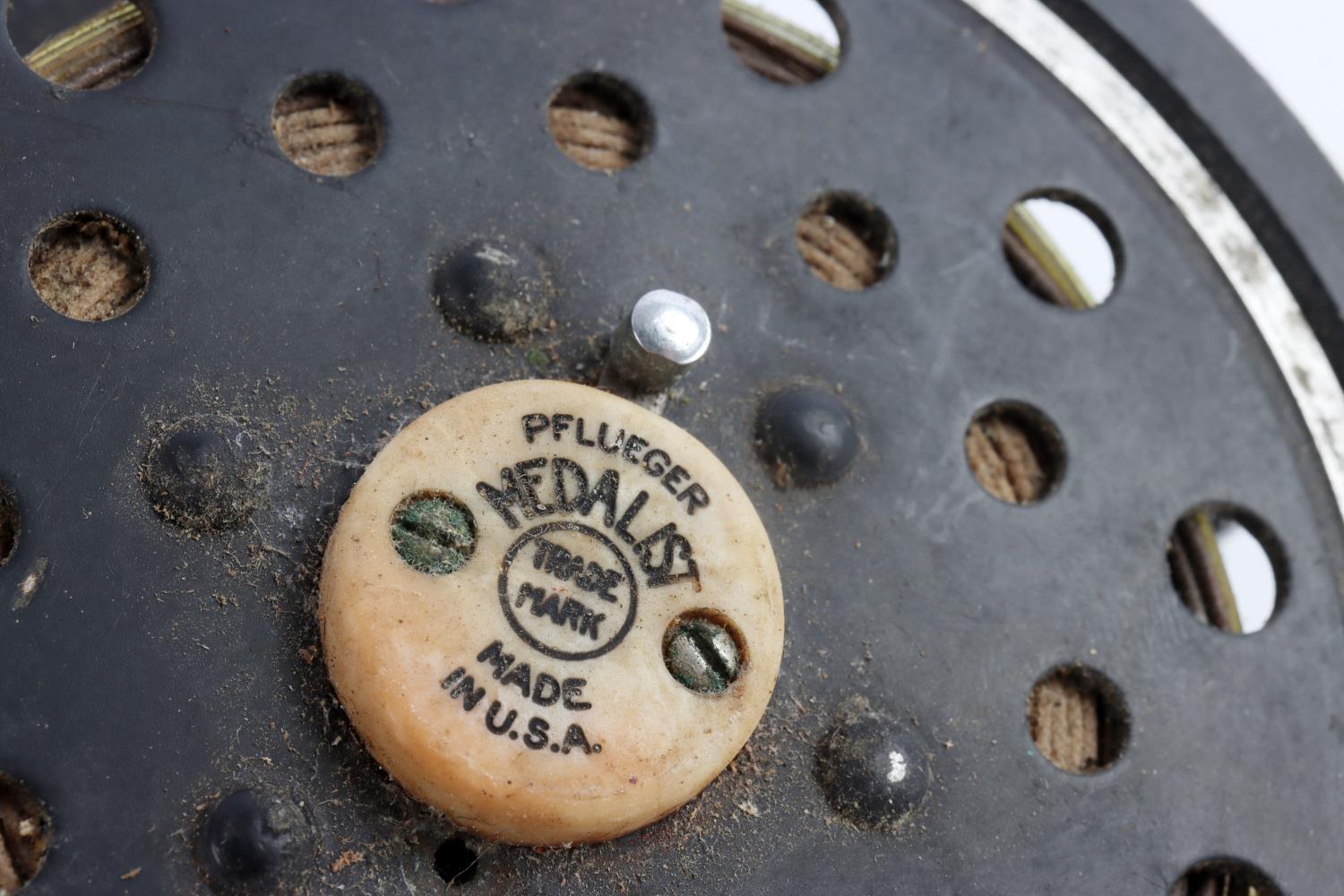 7 VINTAGE FISHING REELS PFLUEGER BACHE SHAKESPEARE