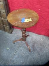 SMALL PEDESTAL TABLE  17 X 30