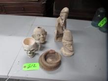 FIGURINES