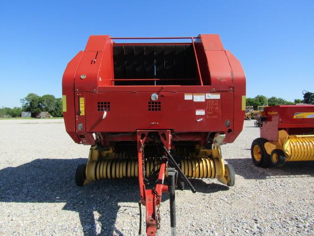 1982 BR7090 NEW HOLLAND ROUND BALER W/PTO 1000 NO MON S/N:YAN045538