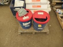 BUCKET OF ASSORTED STRAIGHT LINK COIL PAIL 520# BRIGHT ZINC CHAIN & BUCKET OF ASSORTED PASSING LINK