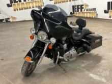 2010 HARLEY DAVIDSON ELECTRA GLIDE ULTRA CLASSIC MOTORCYCLE VIN: 1HD1FC415AB614585