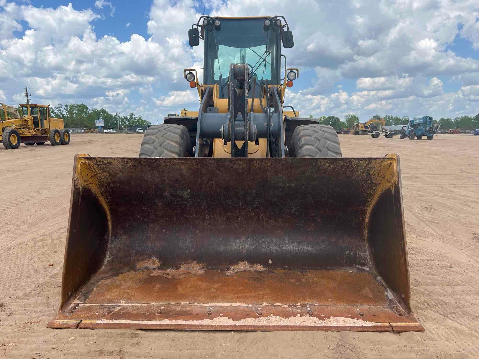 2011 JOHN DEERE 524K RUBBER TIRE LOADER