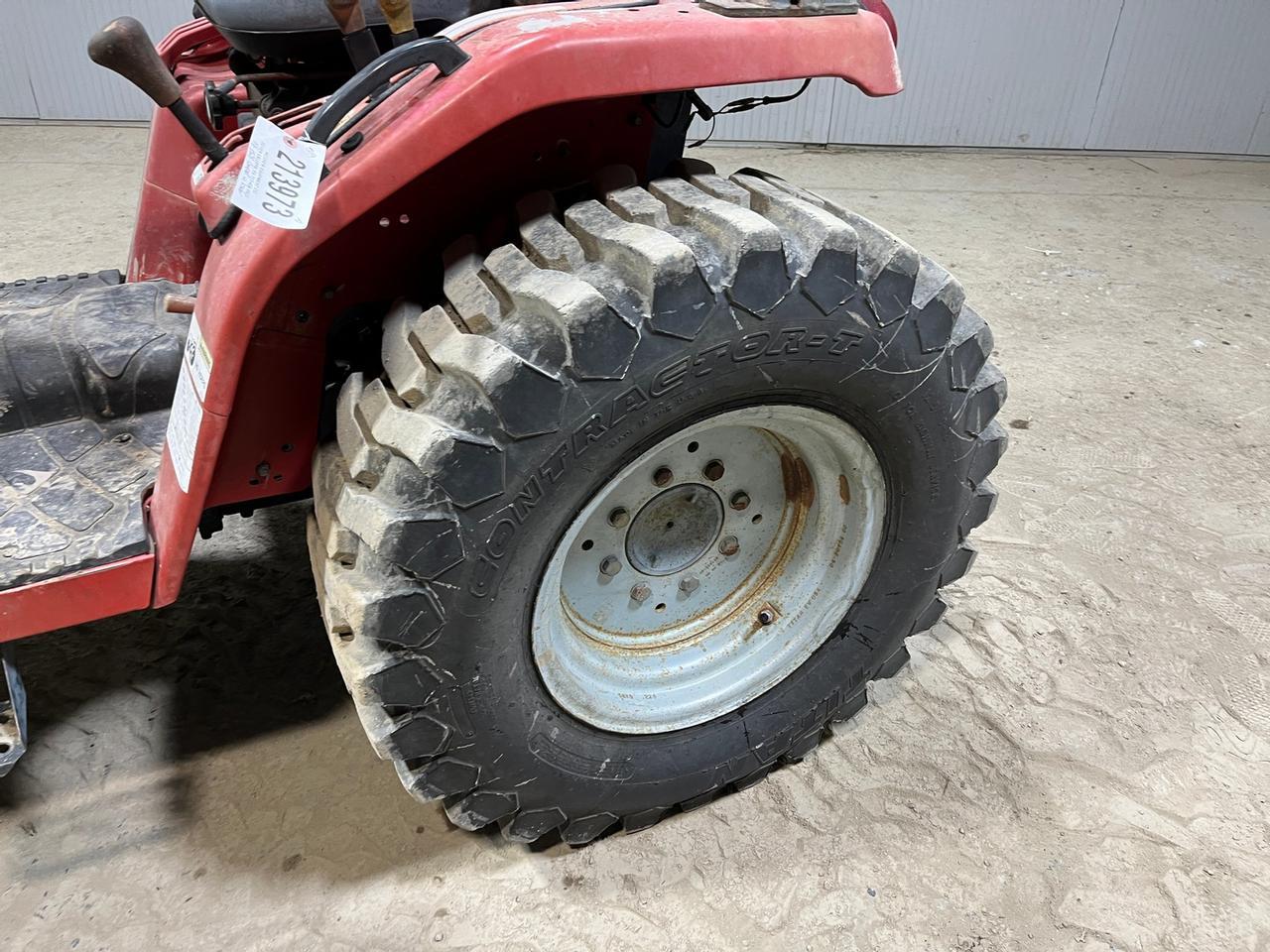 Massey Ferguson 1528 Compact Tractor with Loader