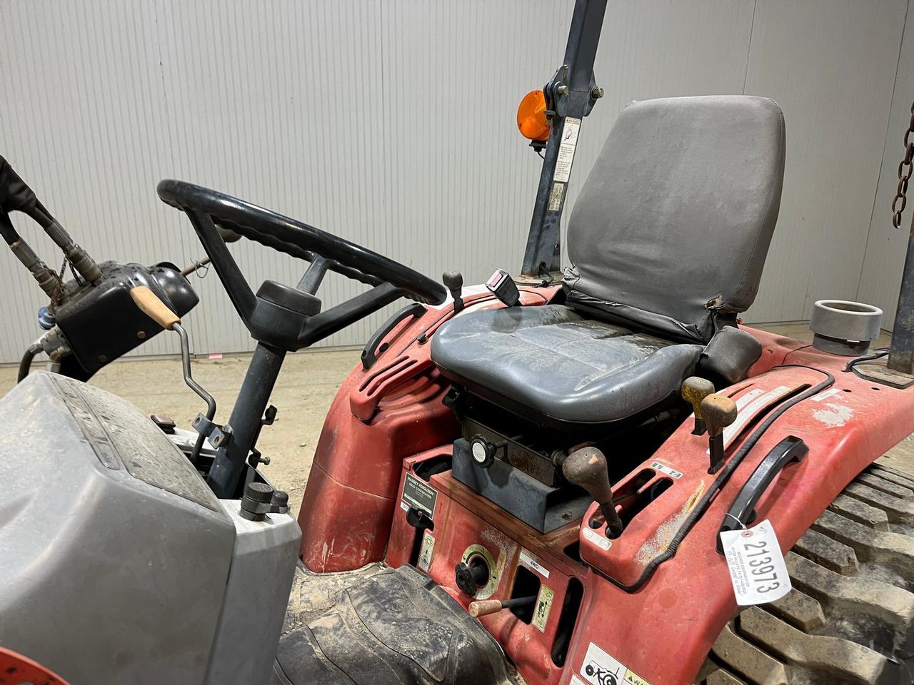 Massey Ferguson 1528 Compact Tractor with Loader