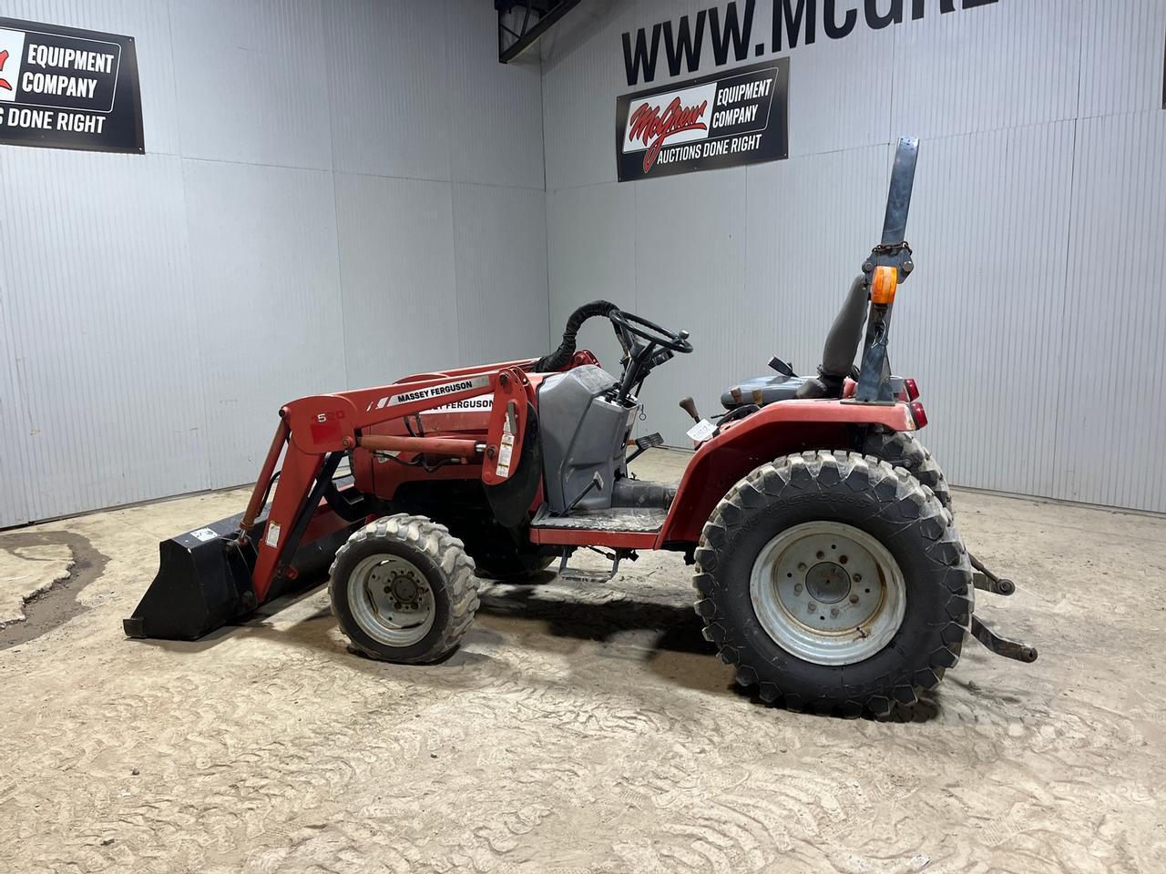 Massey Ferguson 1528 Compact Tractor with Loader