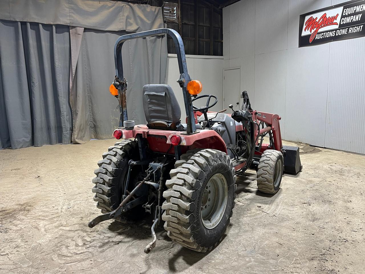 Massey Ferguson 1528 Compact Tractor with Loader