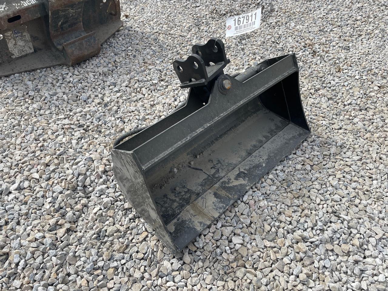 Lanty 32" Excavator Bucket