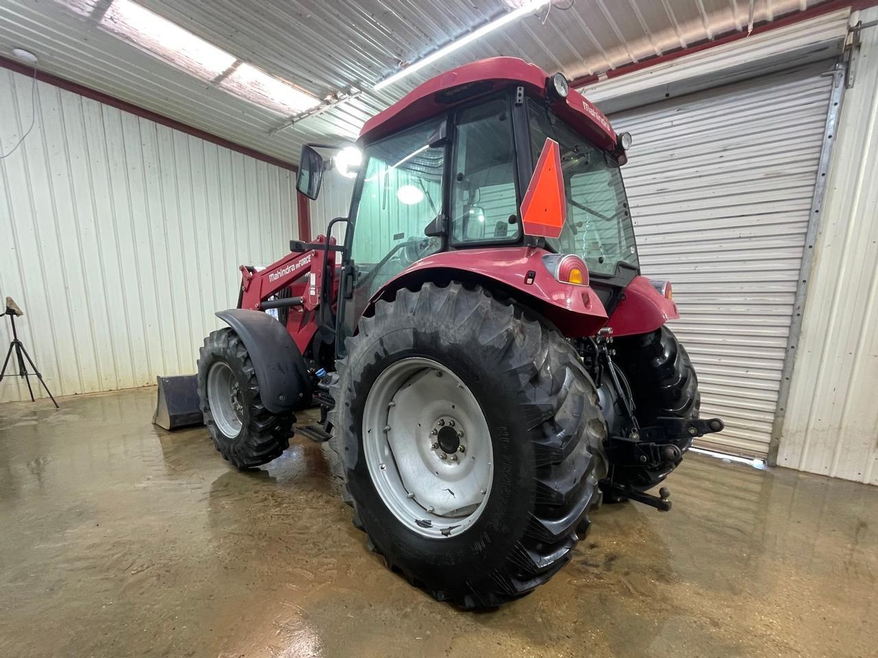 2019 Mahindra 105P Tractor with Cab and Loader