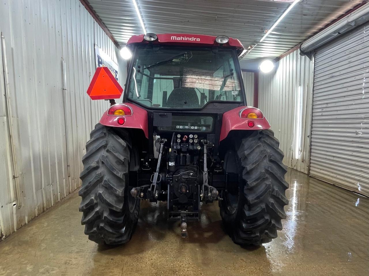 2019 Mahindra 105P Tractor with Cab and Loader