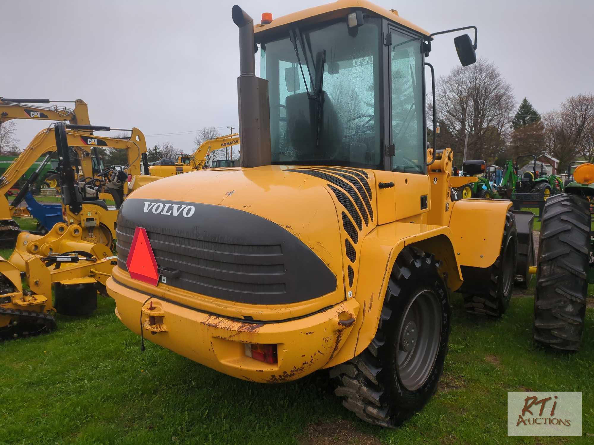 Volvo L45TT wheel loader, hydraulic quick coupler, GP bucket, cab, heat, THU