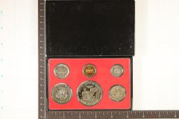 1977 US PROOF SET (WITH BOX)