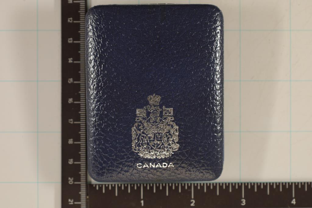 1972 CANADA UNC DOLLAR IN BLUE FLIP CASE