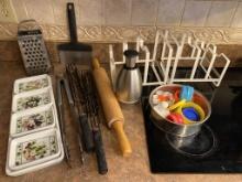 GROUP OF KITCHEN ITEMS