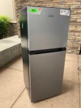 Midea 4.5 cu ft Compact Refrigerator 2 Door*COLD*PREVIOUSLY INSTALLED*