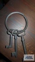 antique oversized skeleton keys with key ring