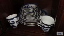 Royal Doulton fine porcelain china set, service for four, Real Old Willow pattern
