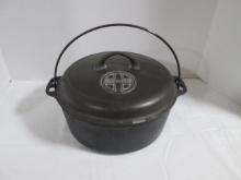 Vintage Griswold 5 Quart Dutch Oven