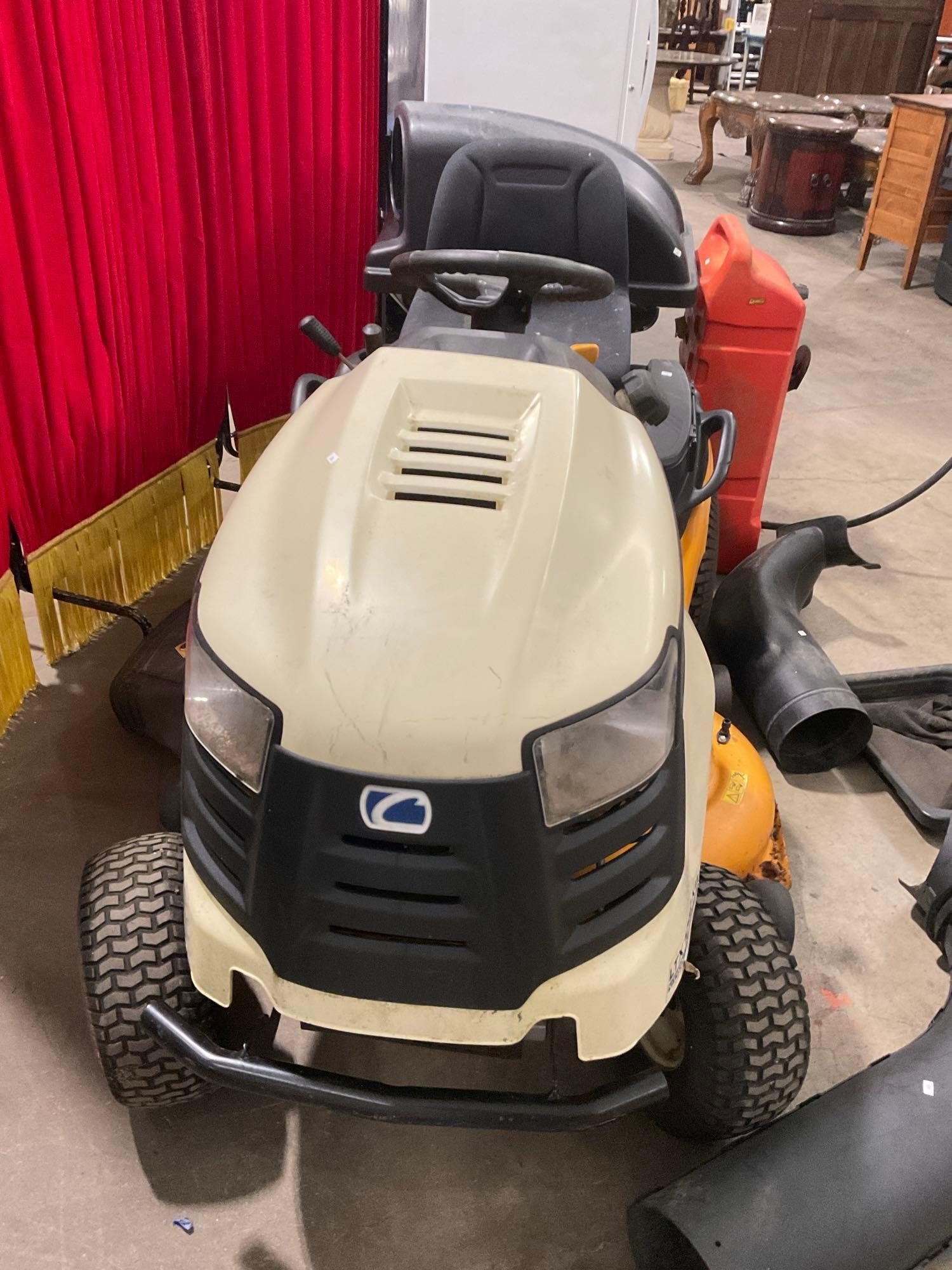 Cub Cadet LXT 1042 KW Riding Lawn Mower W/ Kawasaki FR600V 18 hp engine & bagger See description