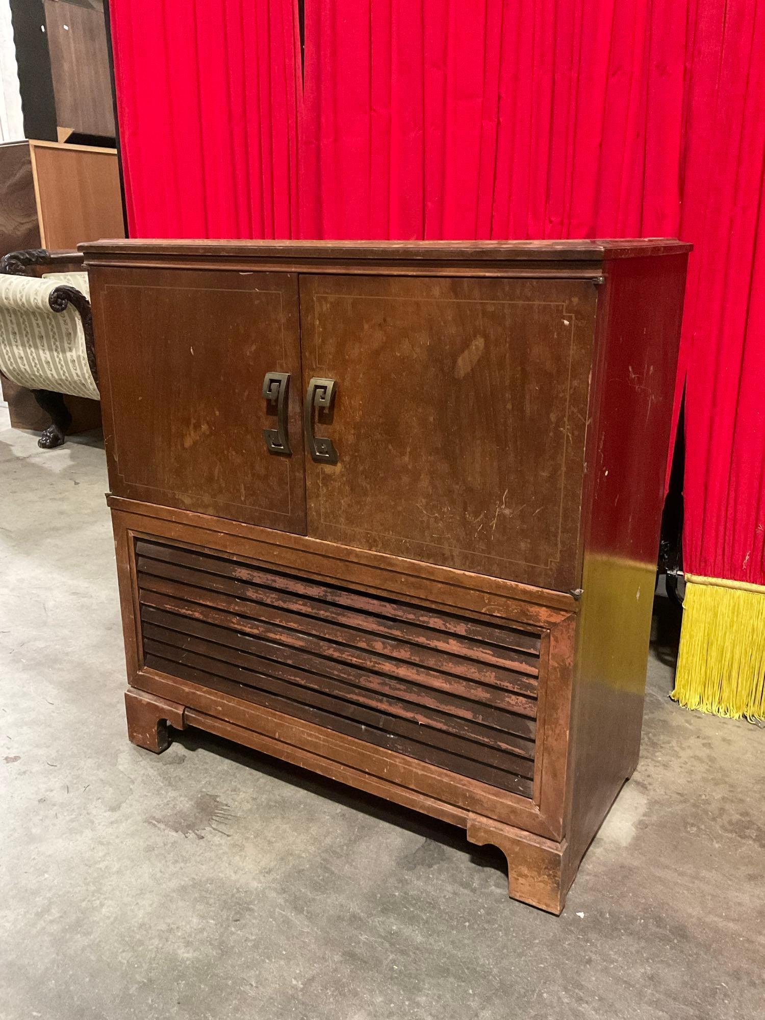 Vintage Bendix Aviation Corp. Radio & Record Player Cabinet Model 951WU. Tested, Working. See pics.