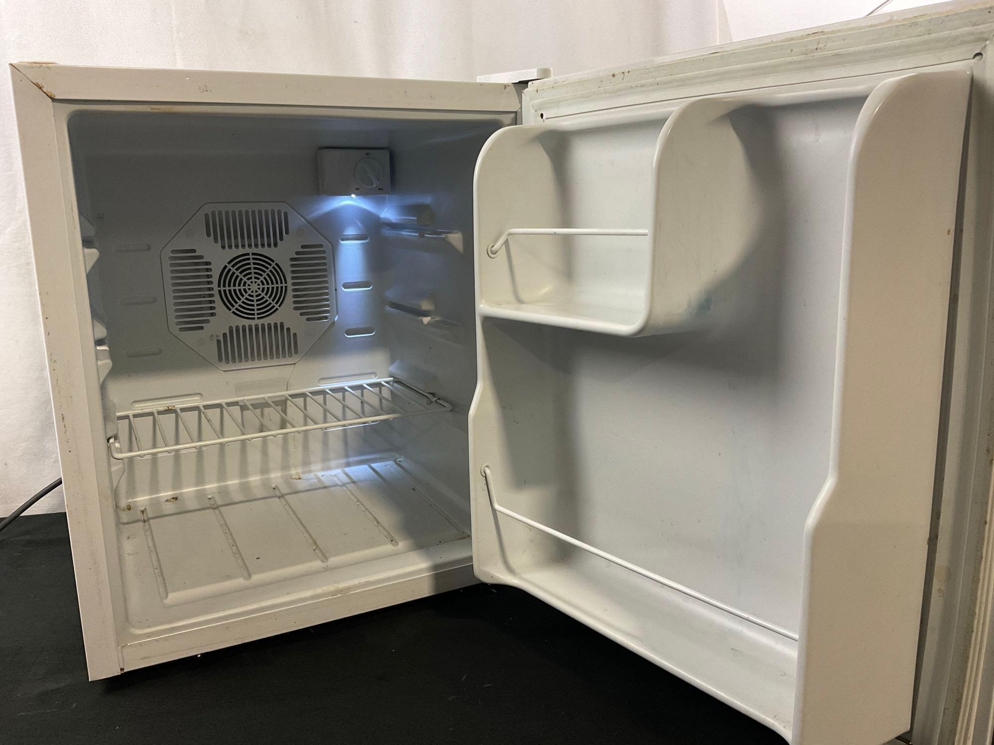 Chefmate Compact Refrigerator 1.7 Cubic Foot, Mini Fridge