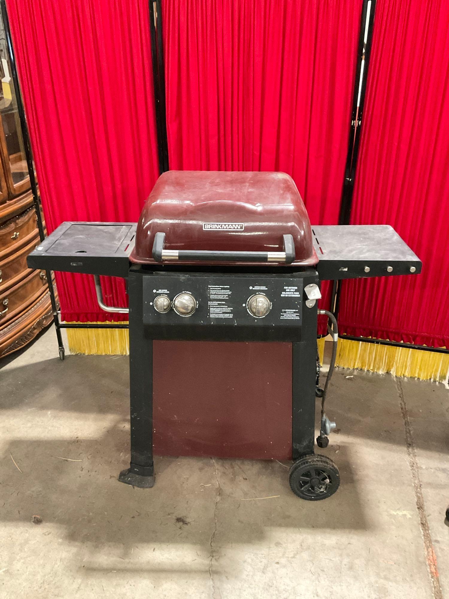 Brinkmann Gas Powered Grill w/ side racks & additional burner - See pics