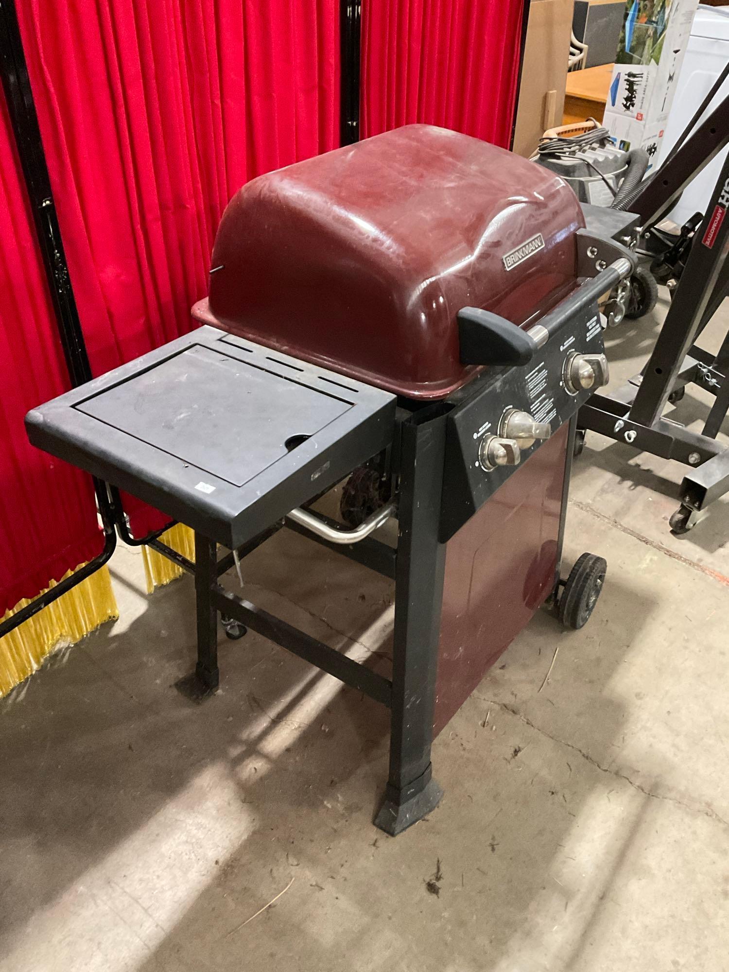 Brinkmann Gas Powered Grill w/ side racks & additional burner - See pics