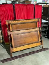 Vintage Vono Tiger Oak Full Bed Frame w/ Beautiful Grain & Decorative Spiral Spindles. See pics