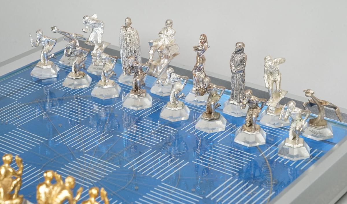 Star Trek 25th Anniversary Chess Set  w/ Stand