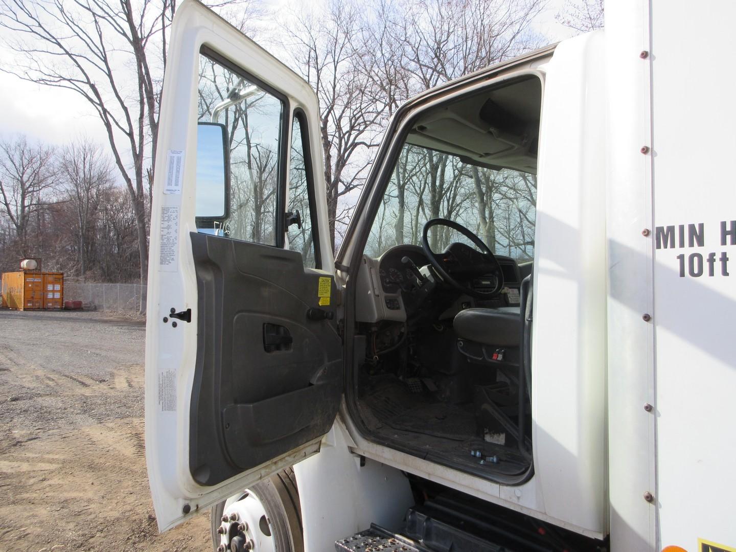 2009 International 4300 S/A Curb Van