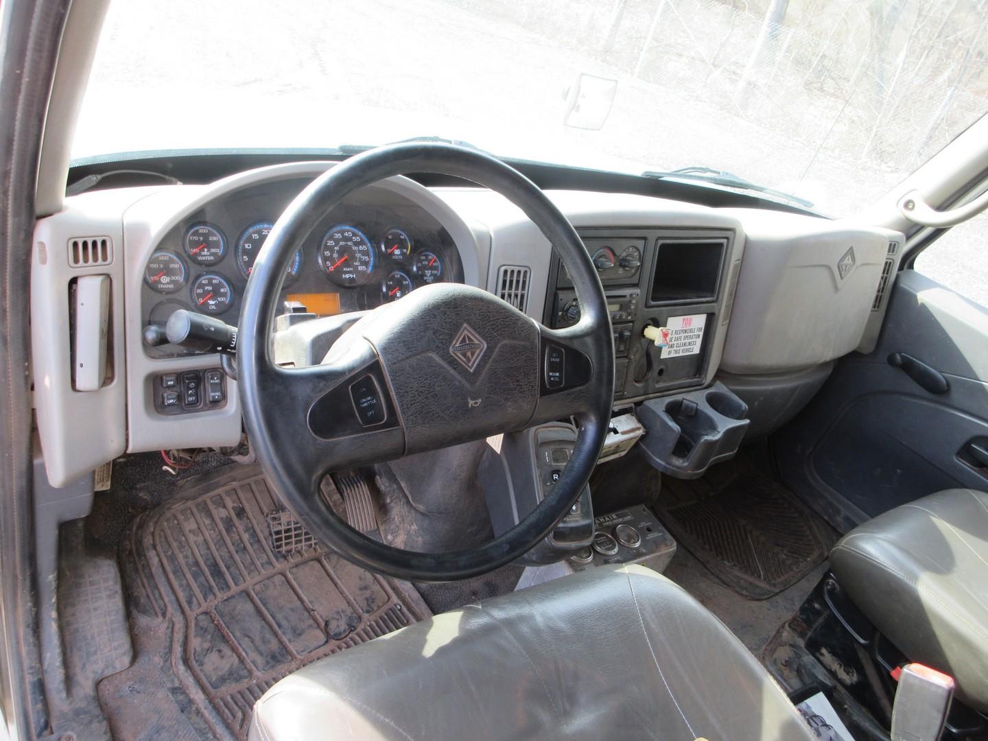 2009 International 4300 S/A Curb Van